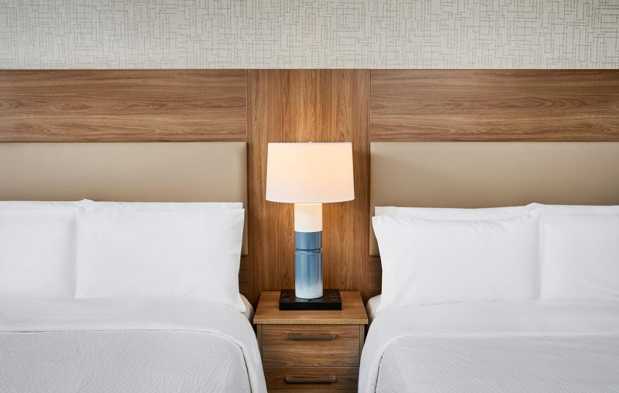 Candlewood Suites Burlington Conference Centre By Ihg מראה חיצוני תמונה